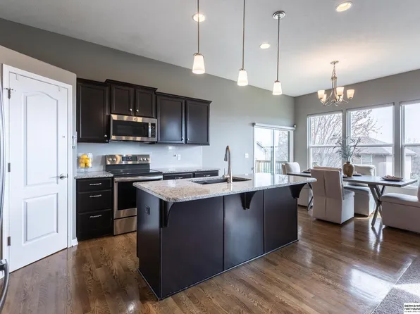 2049 S 199th St, Omaha, NE 68130