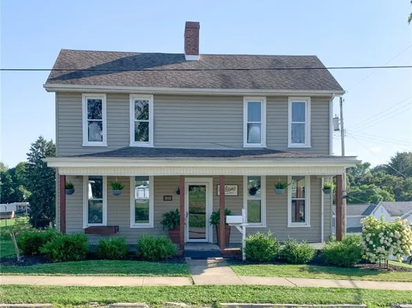 302 High St, Barnesville, OH 43713