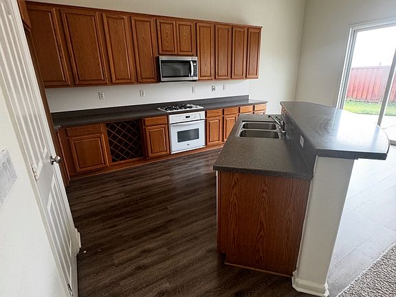 4th image of 728 Honeycomb Ln