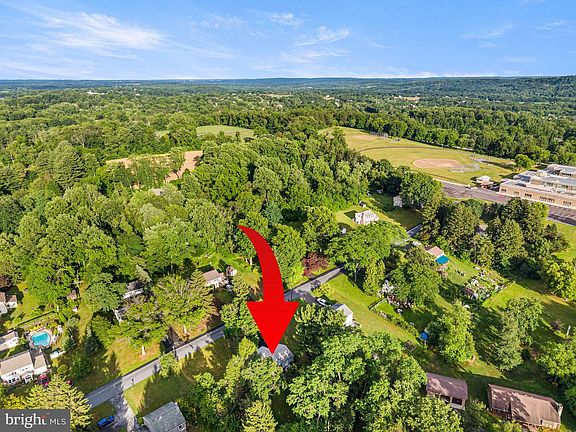 2nd image of 2113 Robin Ln