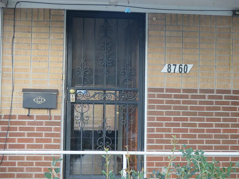 8760 Norwich St — Photo 2