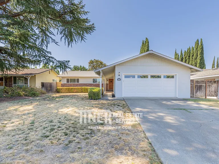 9136 Cecile Way — Photo 1