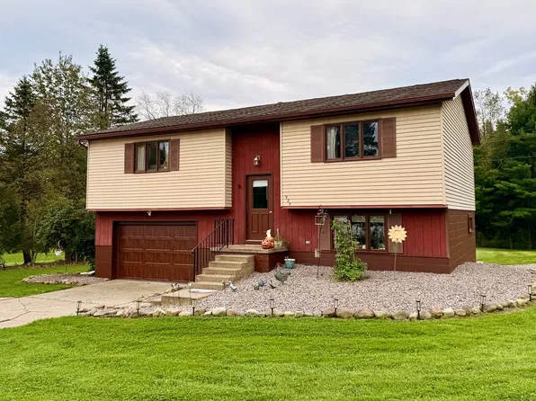 925 W Townhall Rd, Waterford, PA 16441