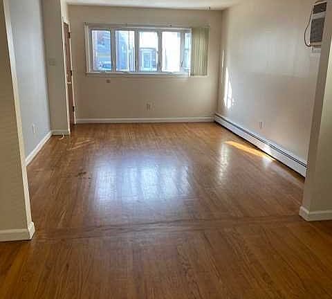 2nd image of 16 Union Pl