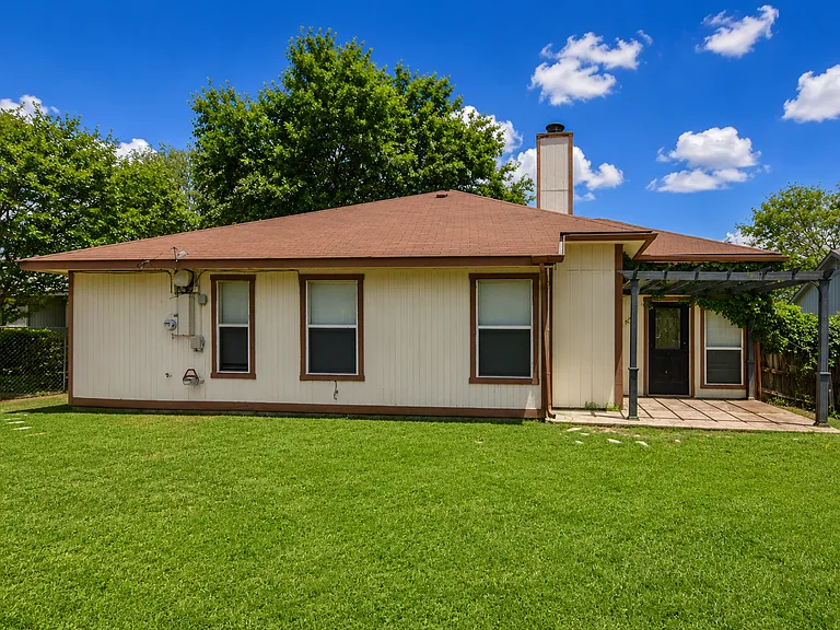 2308 Woodlands Dr — Photo 4