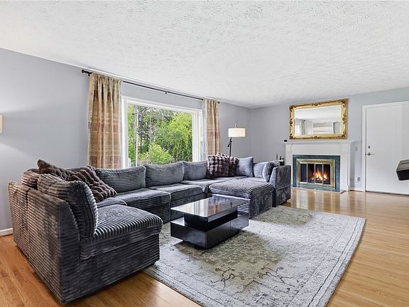 5th image of 108 Thurlow Ave