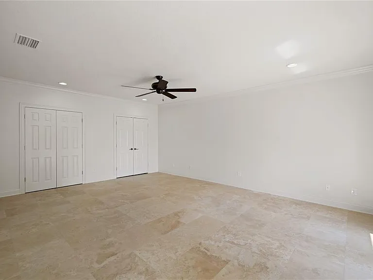 325 Magnolia St — Photo 11