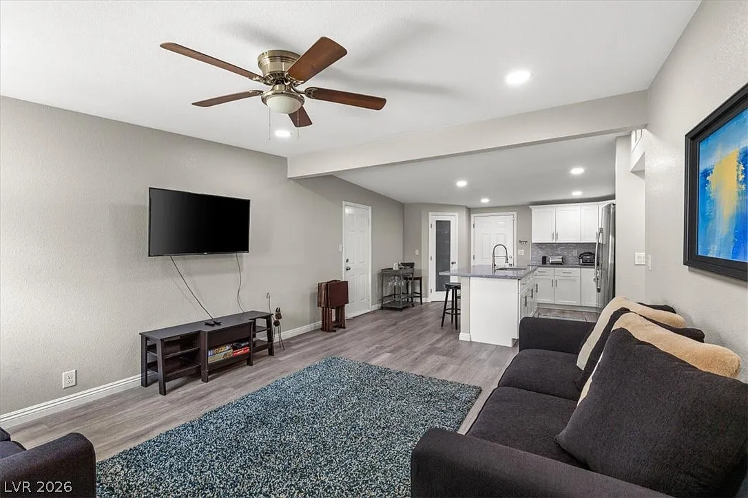 3 bed, 1178 sqft, $2,495 — Photo 2