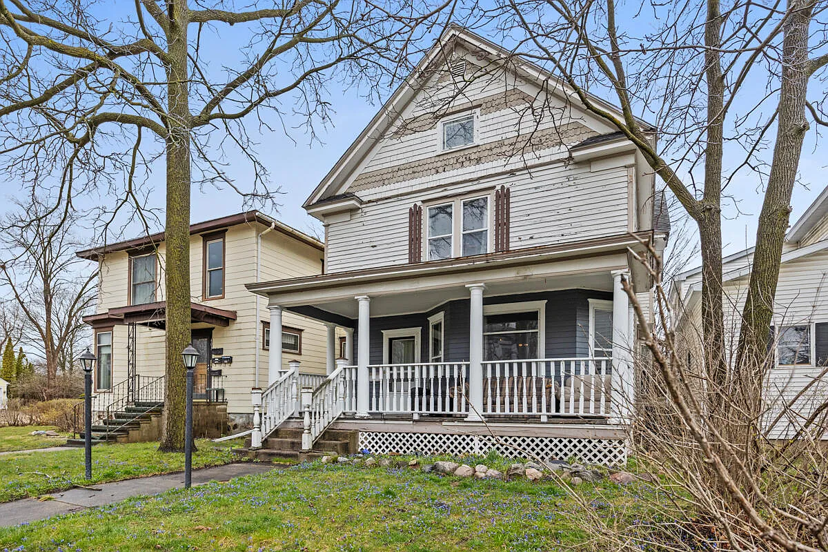 405 Maple St photo 1