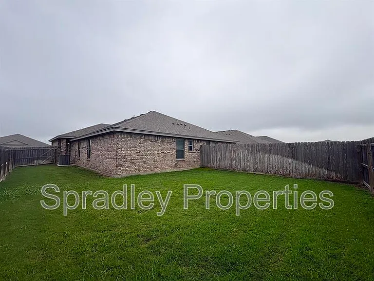 204 Juniper Dr #B — Photo 14