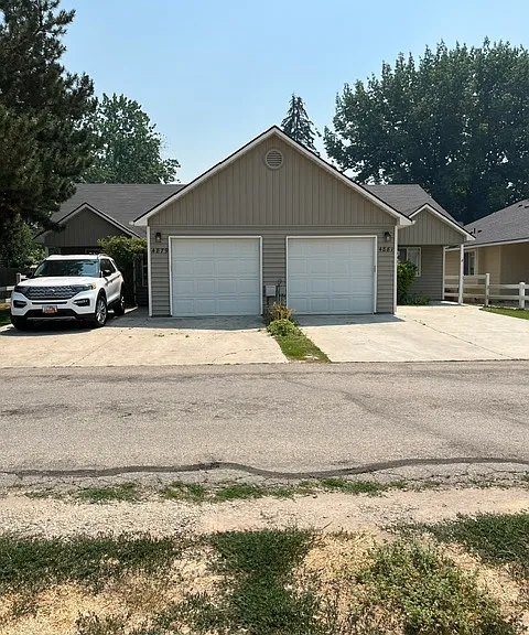 4881 W Holmes St — Photo 1