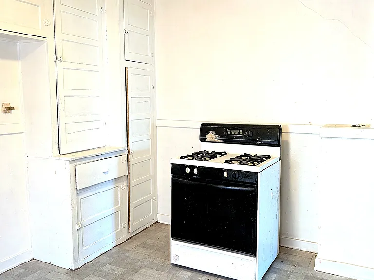 30 W Henry St — Photo 7