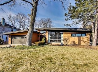 322 S Kenmore Ave, Elmhurst, IL 60126