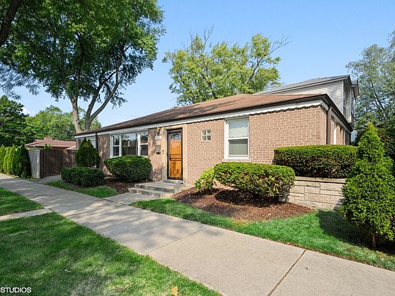 2nd image of 3838 Lee St