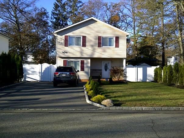 1st image of 11 Robinson Drive