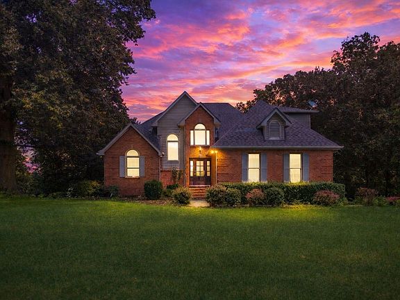 3rd image of 208 Loop Dr