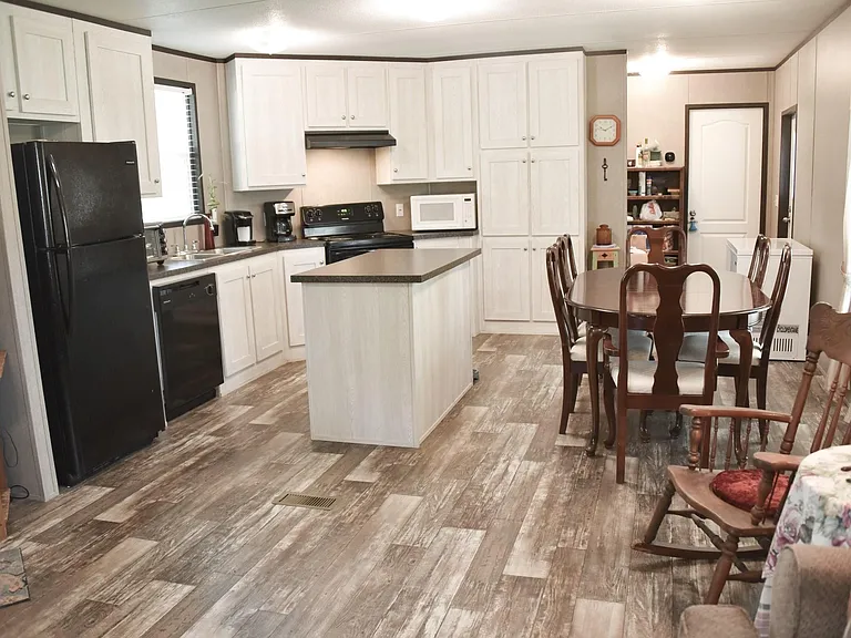 23602 Saxon Way — Photo 4
