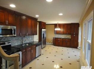 8 Brook Ln, Levittown, NY 11756