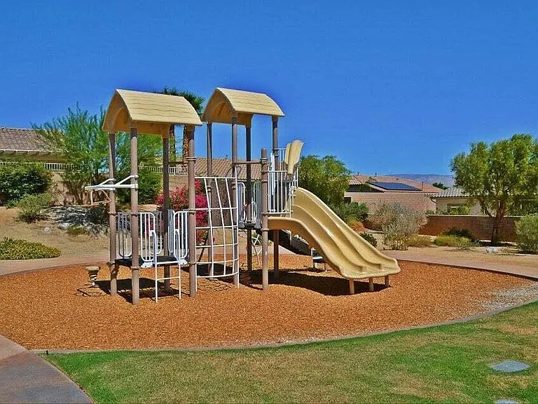 716 Summit Dr — Photo 27