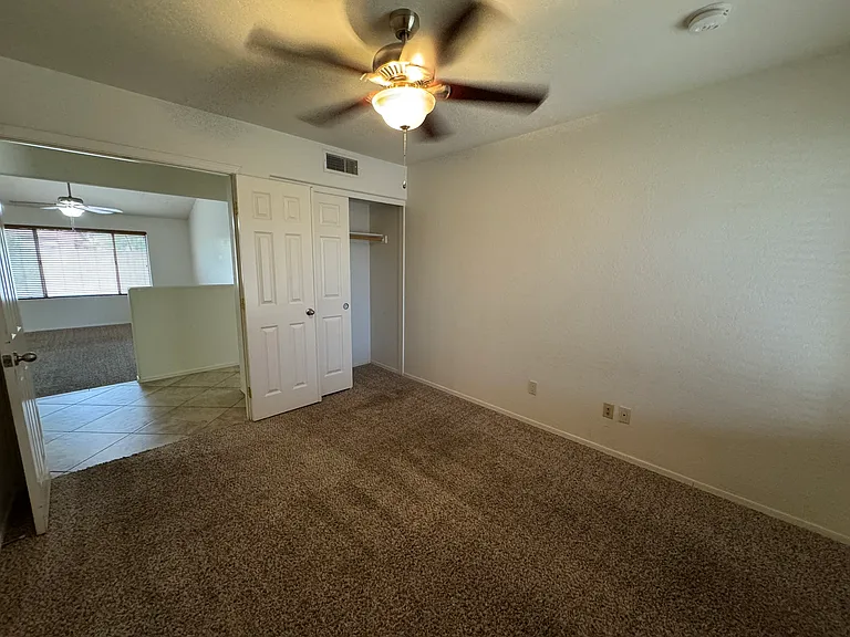 3201 W Paradise Ln — Photo 16