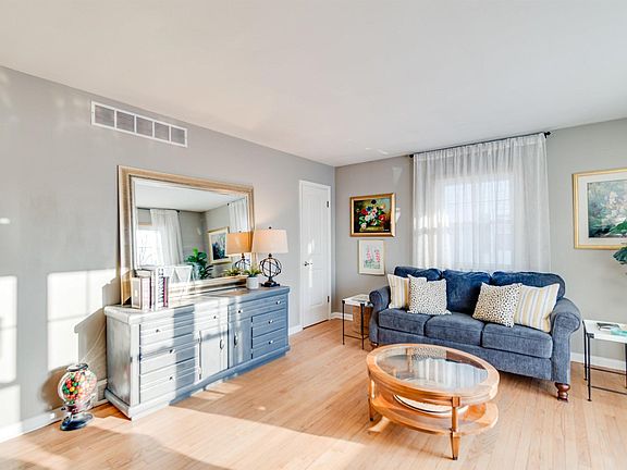 3rd image of 1008 1st Ave