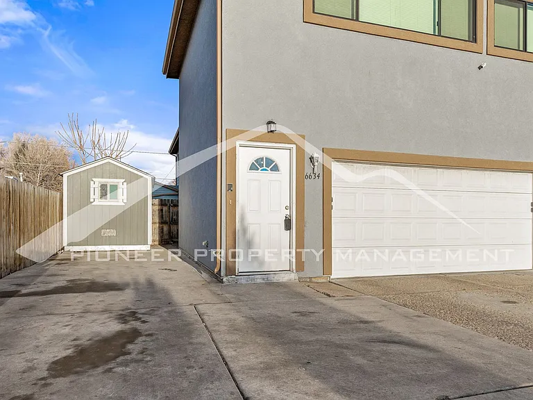 6634 Julian St — Photo 2