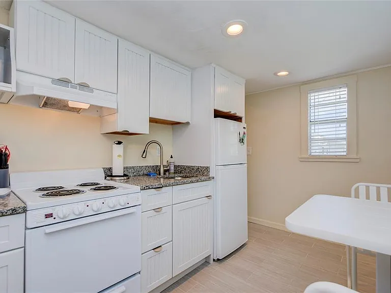 3200 W De Bazan Ave — Photo 36