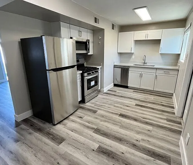 4310 N 14th St #5 — Photo 8