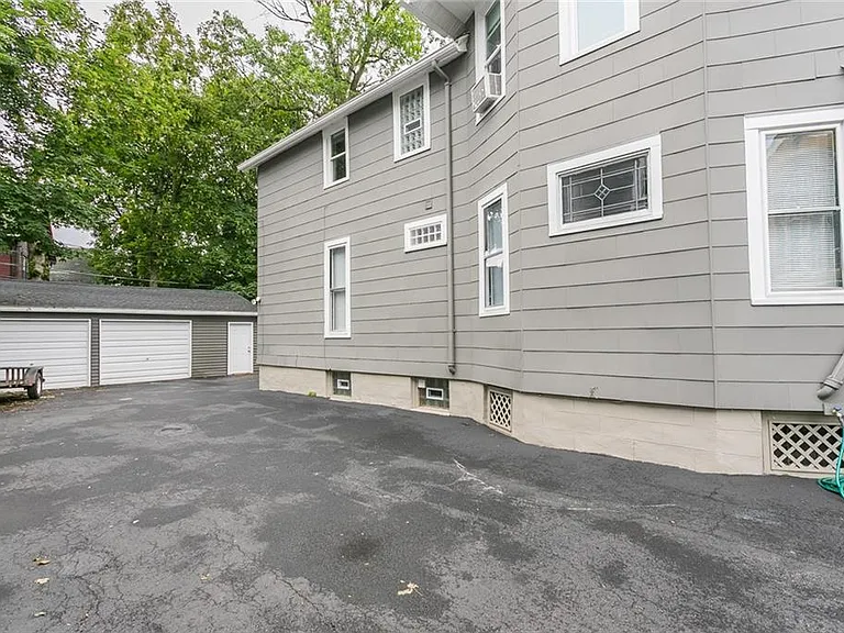 513 Oxford St #2 — Photo 2