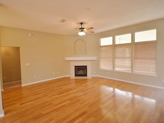 3rd image of 984 N Chapeltown Cir