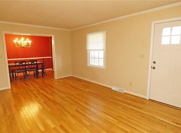 5th image of 2215 Dove St