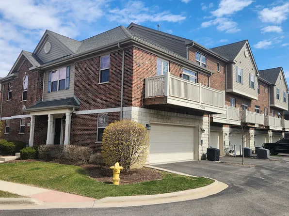 27W736 N Meadowview Dr, Winfield, IL 60190