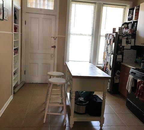 5th image of 855 N Damen Ave #1ST