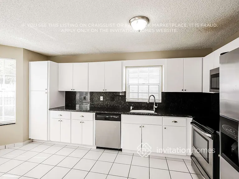 621 SW 176th Ave — Photo 8