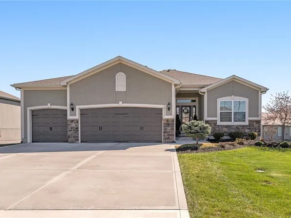 18925 Mahaffie St, Spring Hill, KS 66083