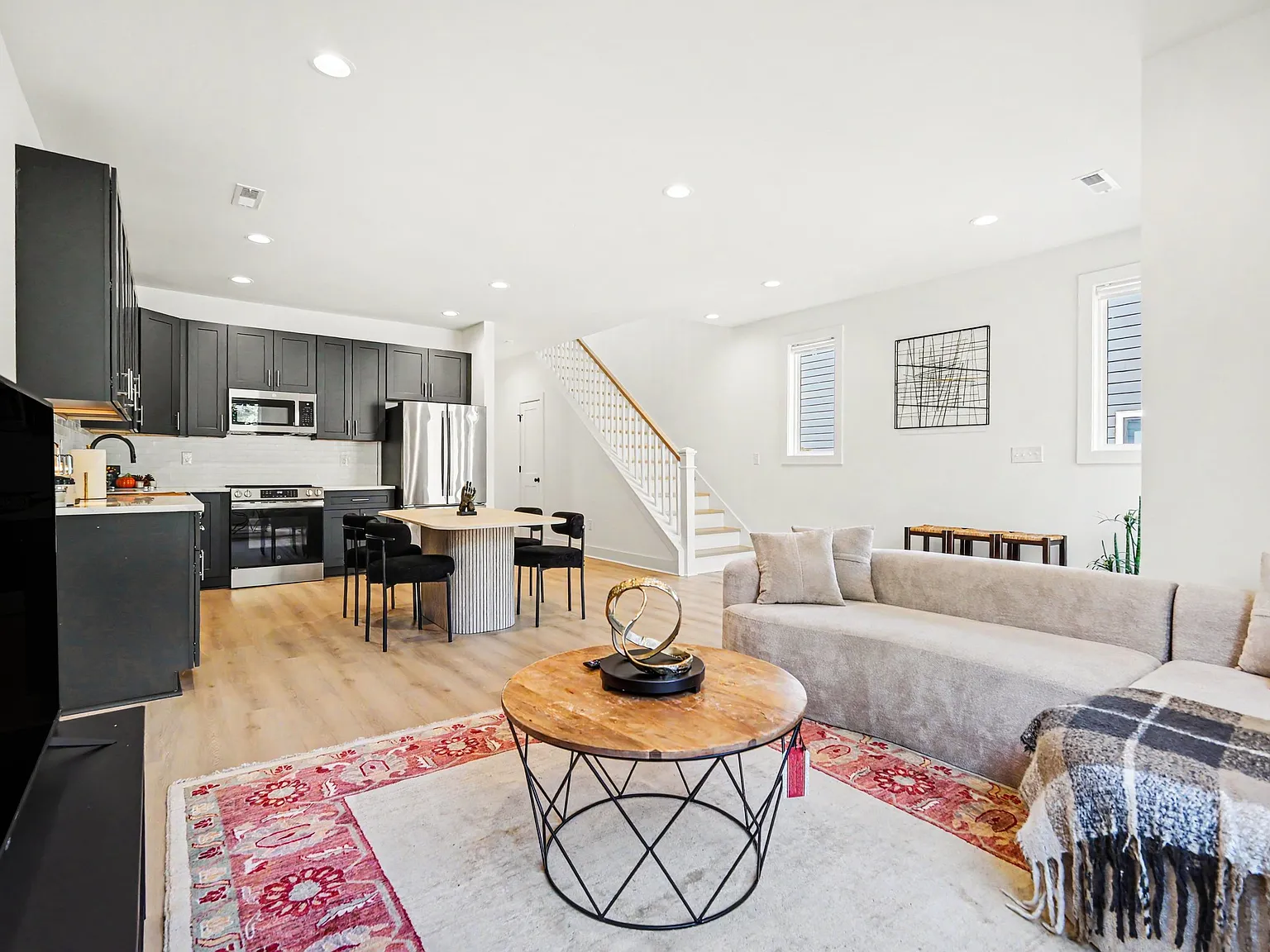 3 bed, 1682 sqft, $3,200 — Photo 4