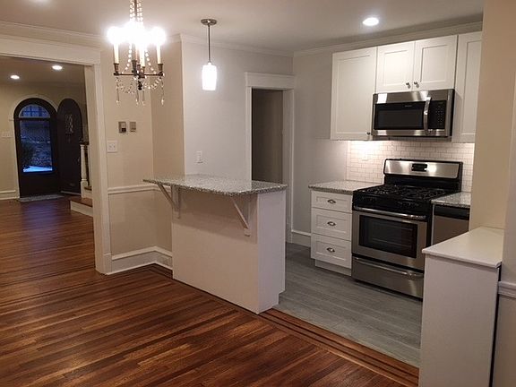 4th image of 3421 W Penn St