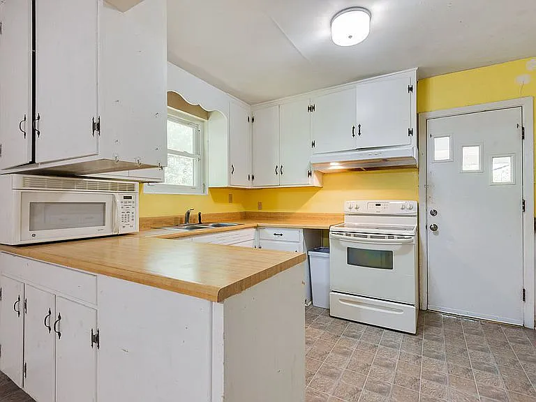 1506 Sunset Ln — Photo 3