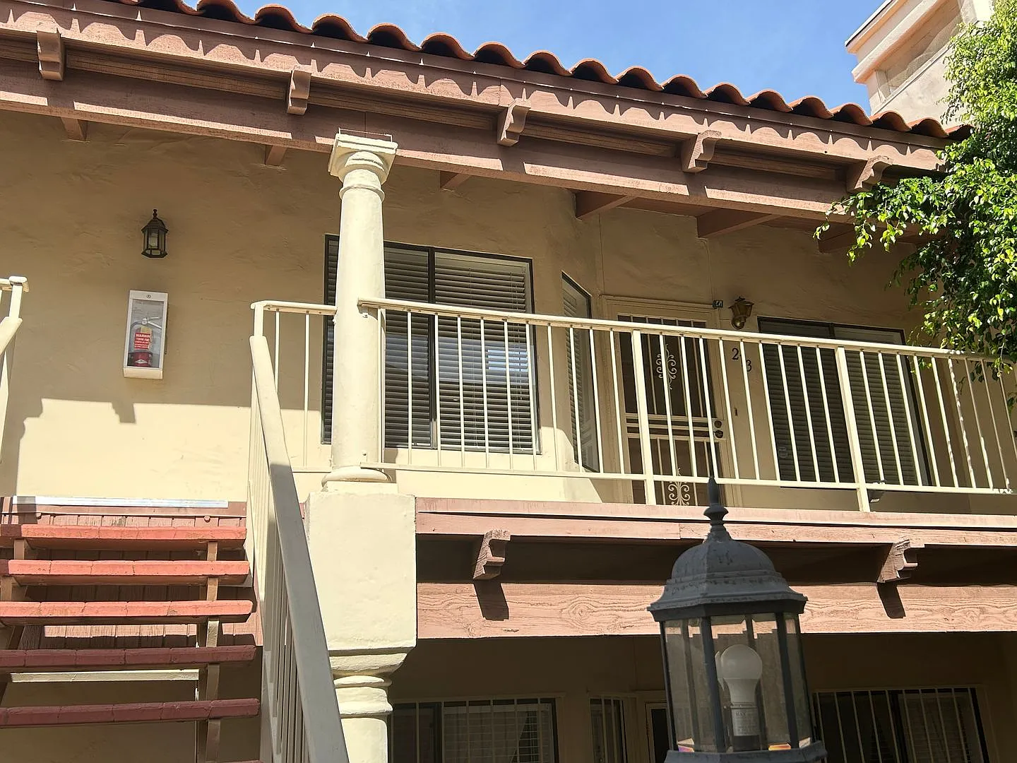 Spacious 2 Bedroom, 2 Bathroom Condo — Photo 4
