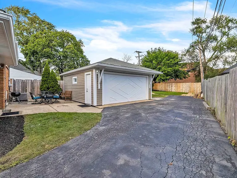 953 S Kirk Ave — Photo 45