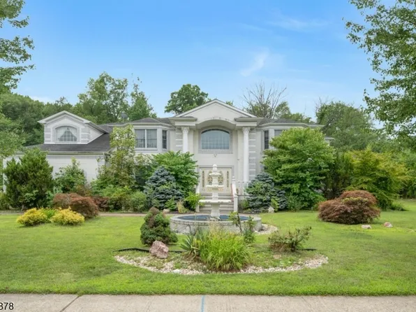 6 Hyer Farm Rd, Roseland, NJ 07068