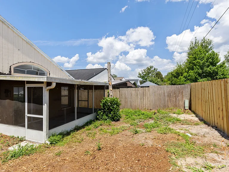 8026 Waldorf Ct — Photo 22