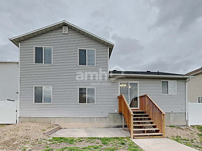2558 S 75 E — Photo 21