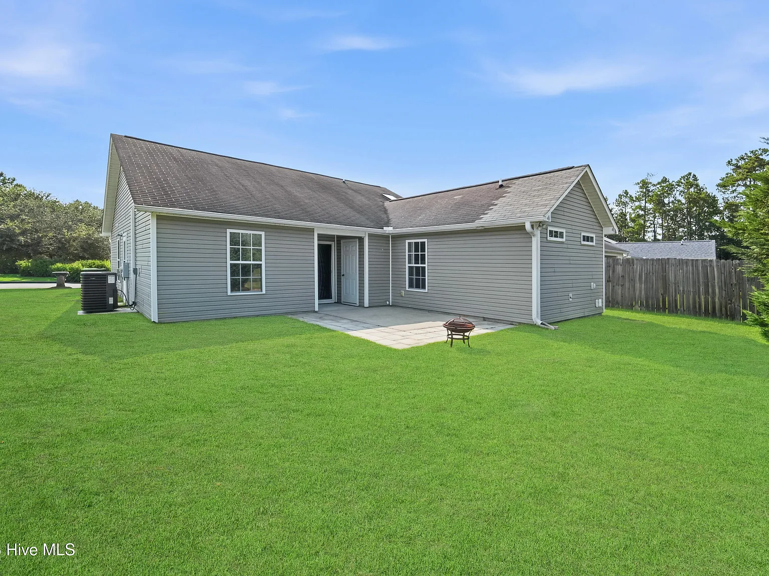 3 bed, 2.0 bath, 1150 sqft, $1,695 — Photo 3