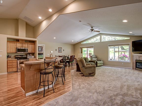 5th image of 2407 SE 115th Ct