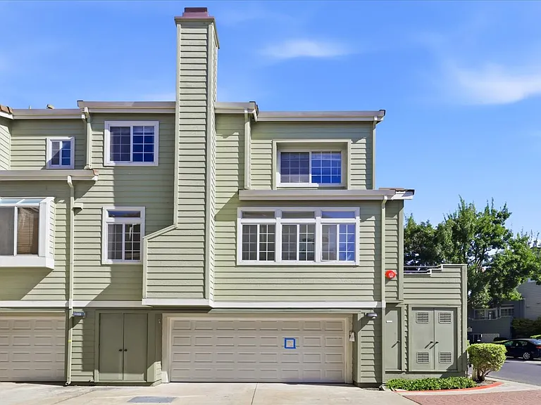 521 Porpoise Bay Ter #A — Photo 4