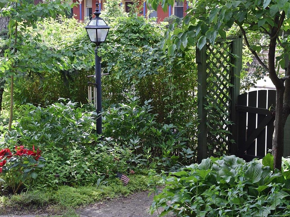 Entry gate at 1212.