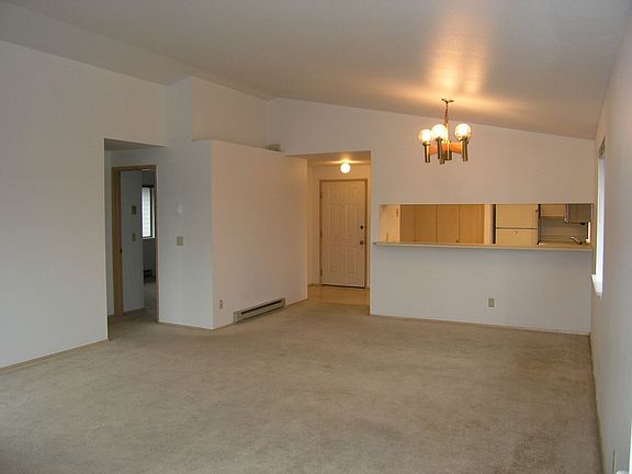 3rd image of 950 SE Ireland St #201