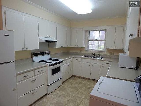5th image of 3025 Aintree Dr