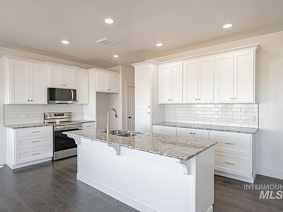 3rd image of 102 N Stocktrail Dr